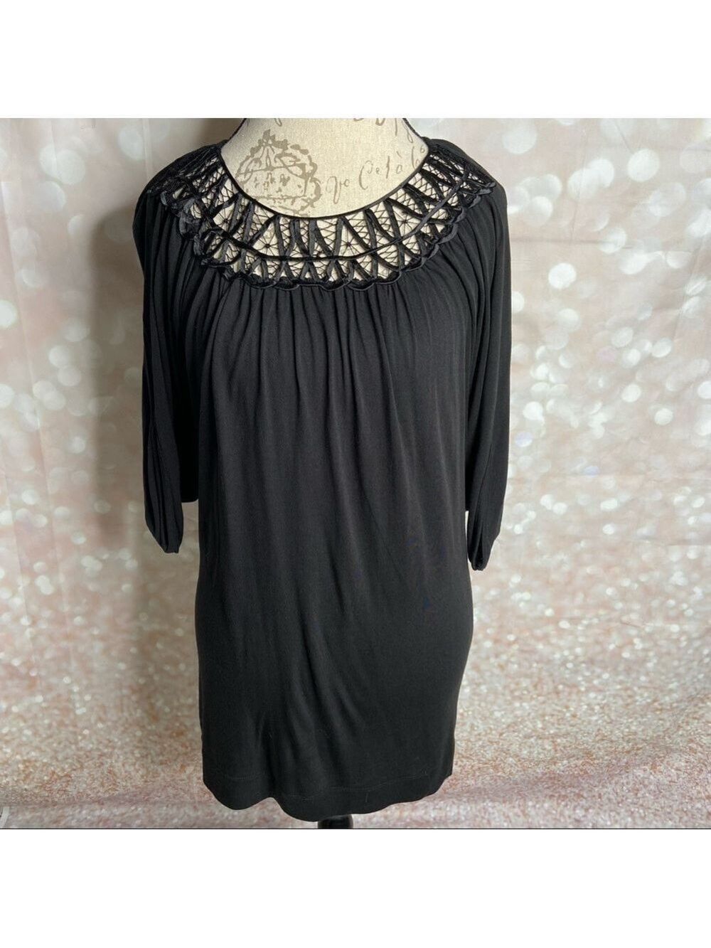 𝅺KISCHE black batwing top with neckline detail